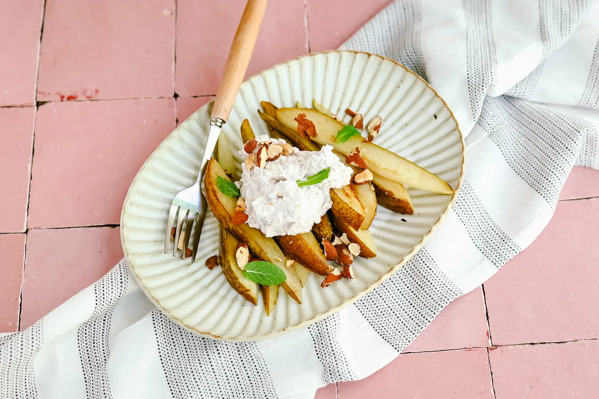 Cinnamon Cottage Cheese with Warm Pear