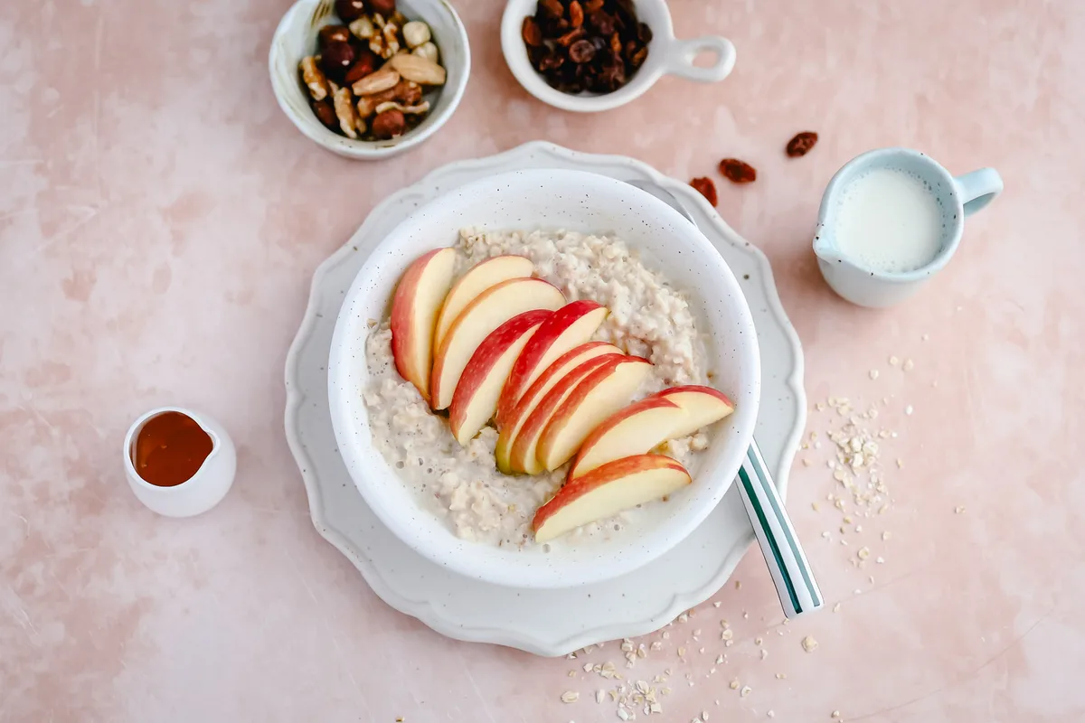 Apple Oatmeal with Raisins & Honey