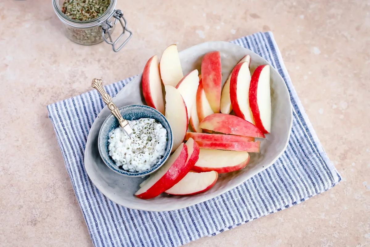 Apple Slices with Cottage Cheese