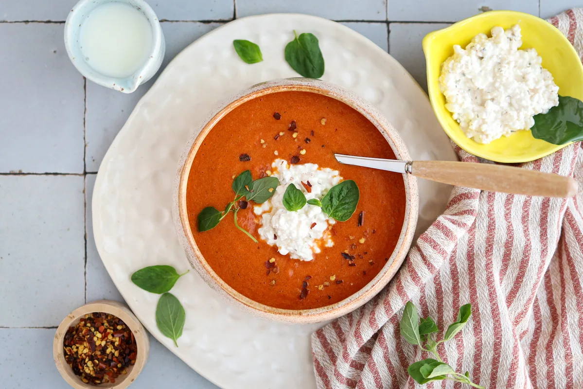 Bell Pepper Soup with Cottage Cheese