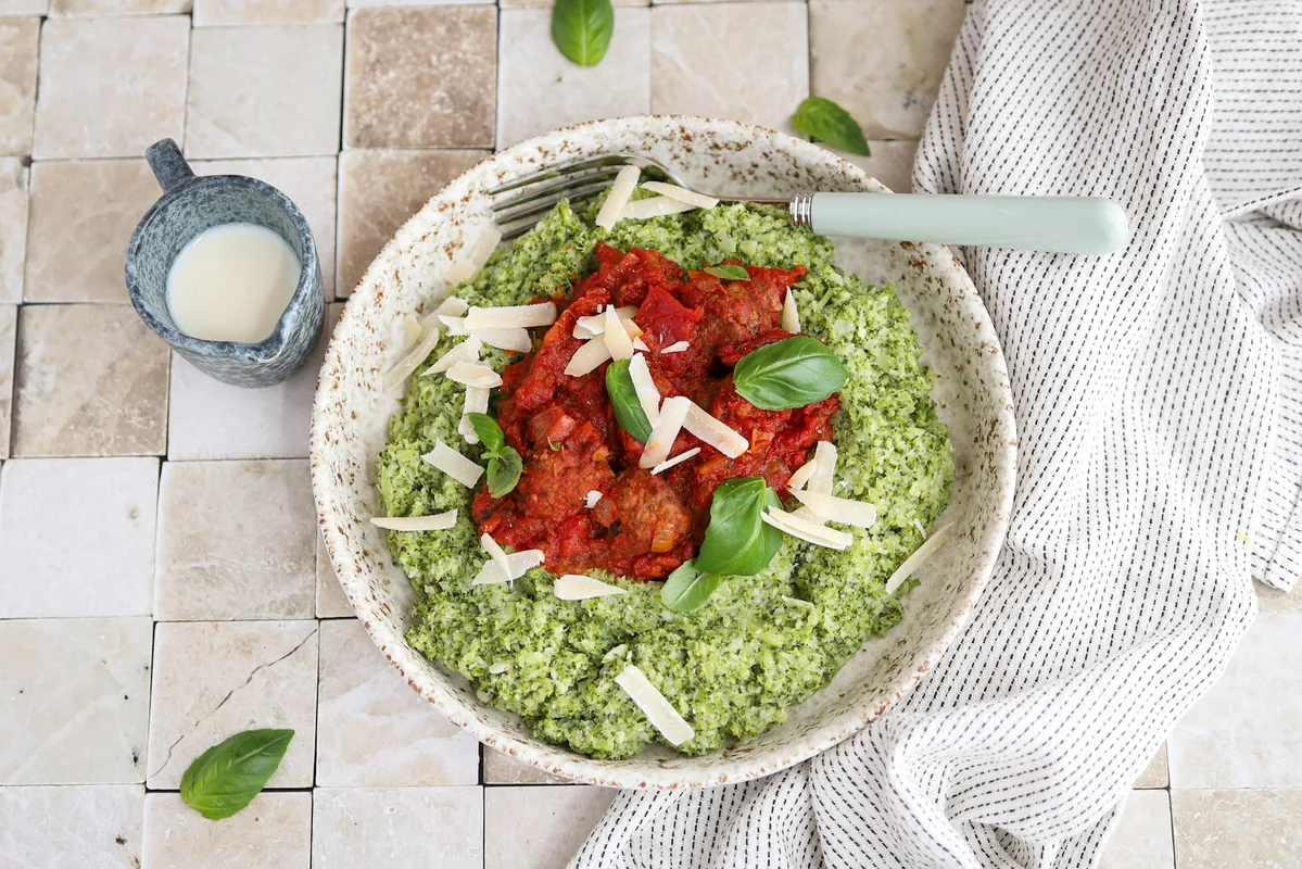 Broccoli Purée with Meatballs in Tomato Sauce