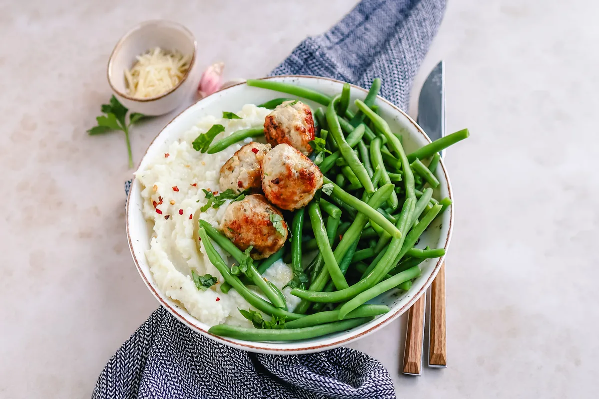 Cauliflower Mash with Green Beans & Turkey Meatballs