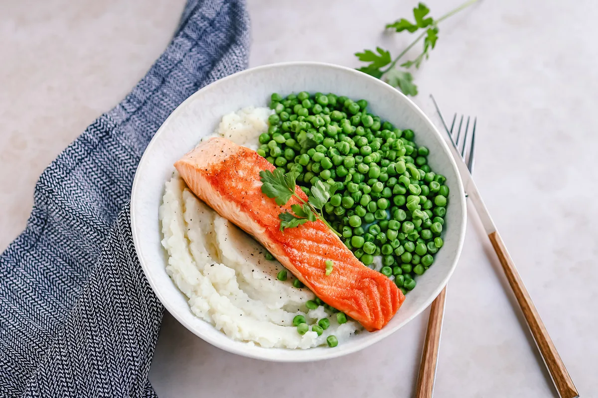 Cauliflower Puree with Garden Peas & Salmon
