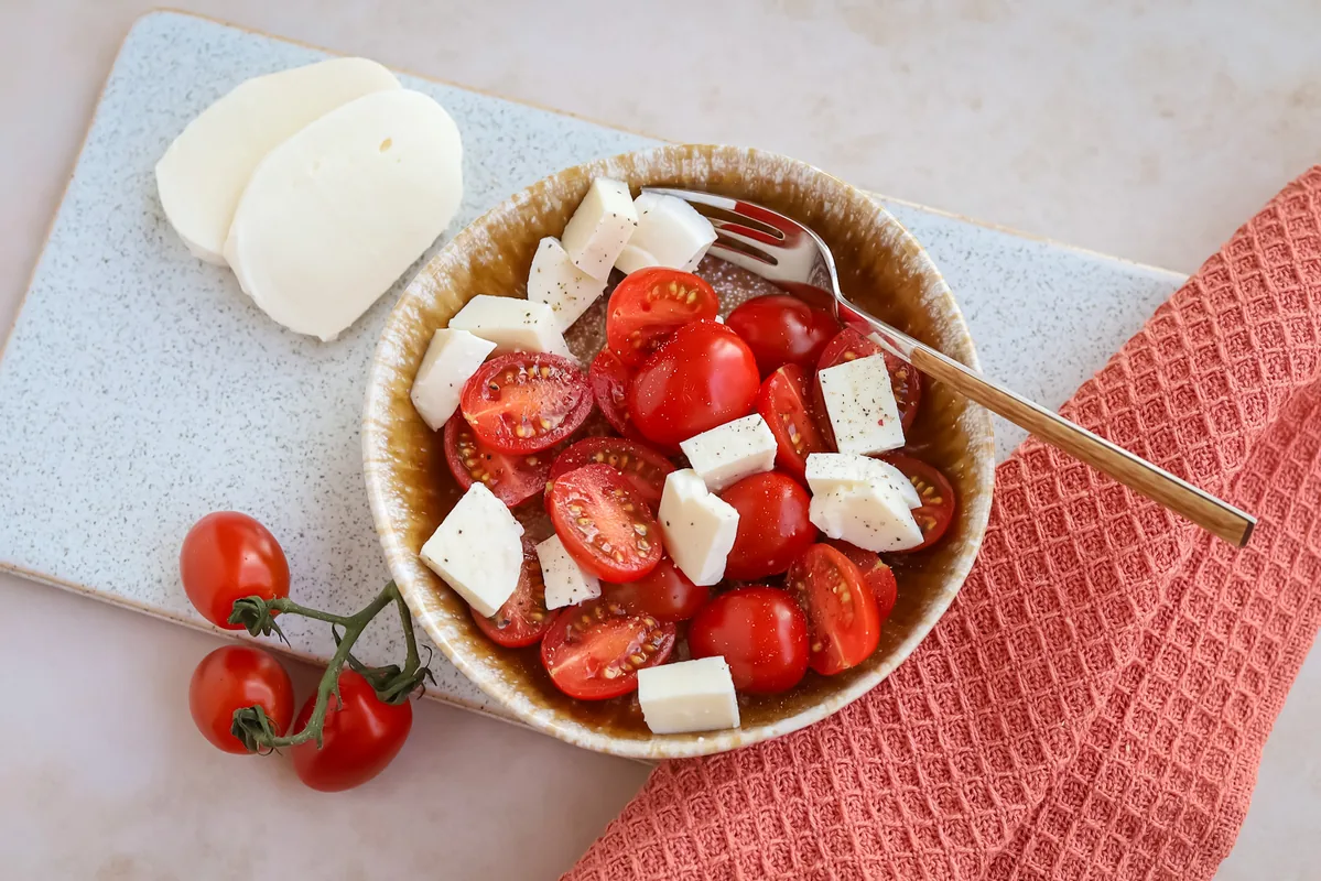 Cherry Tomatoes with Mozzarella