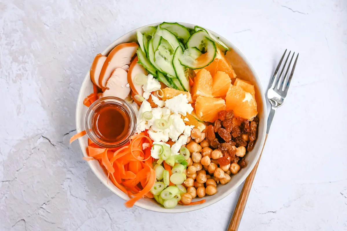 Grilled chicken salad with orange & chickpeas