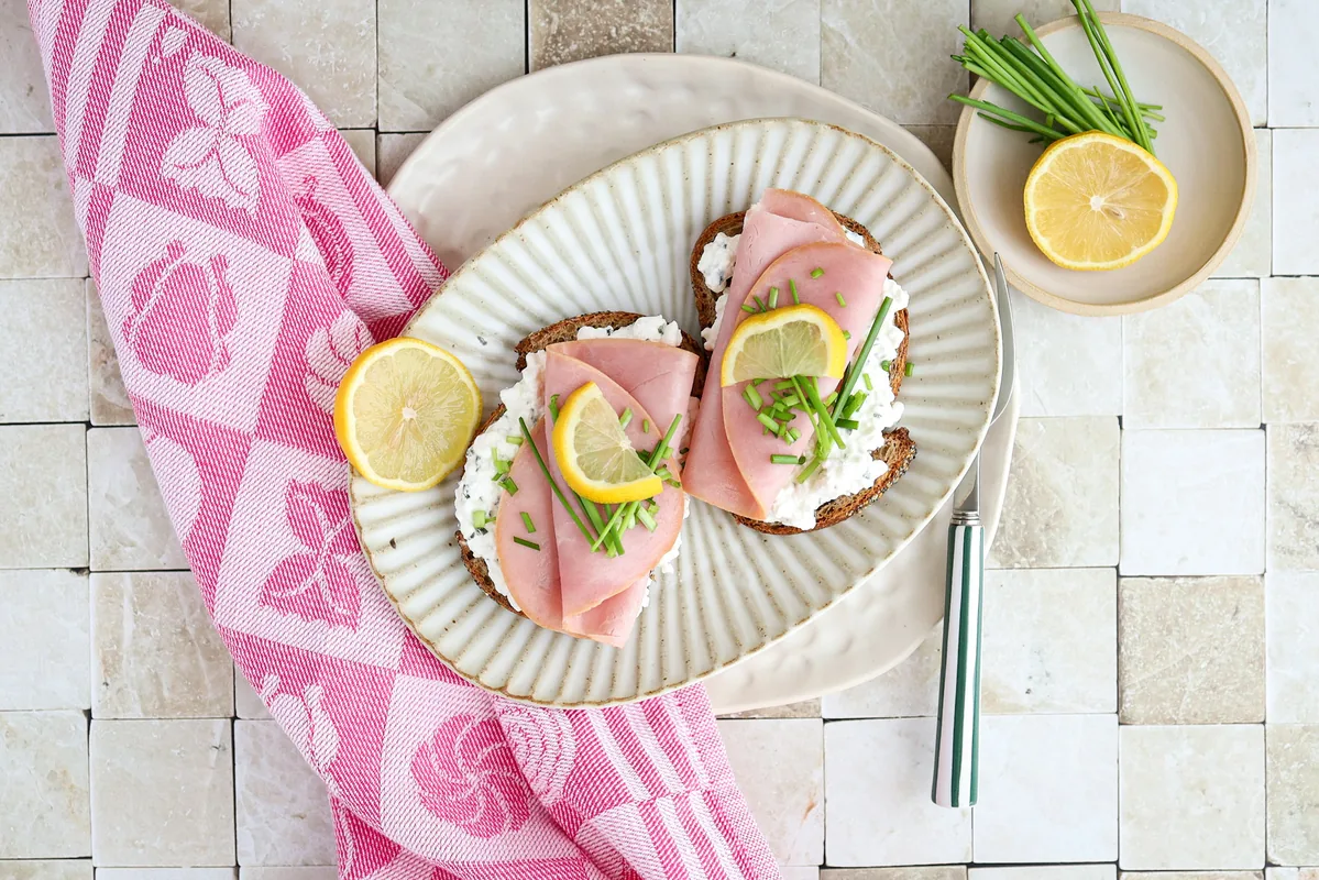 Ham & herb cottage cheese toast