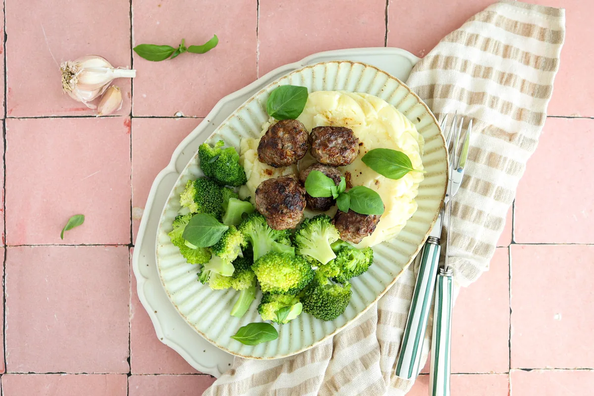 Mashed Potatoes with Pesto Meatballs & Broccoli