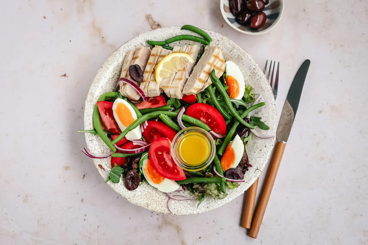 Niçoise Salad with Tuna Steak