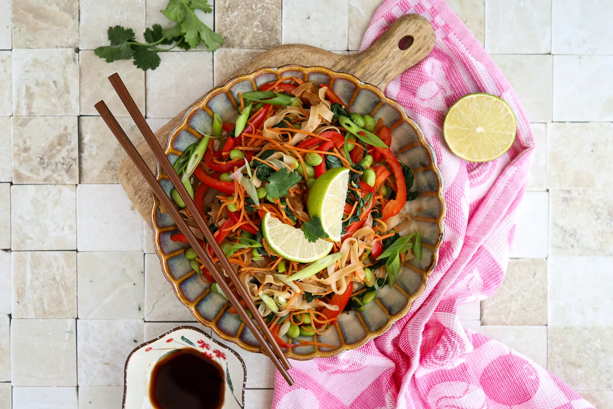 Noodle Bowl with Edamame, Bell Pepper & Ginger-Soy Dressing