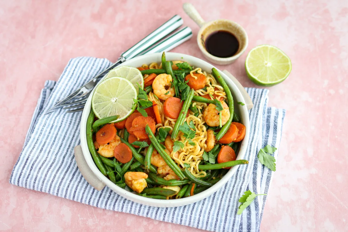Noodles with Green Beans, Carrot & Shrimp