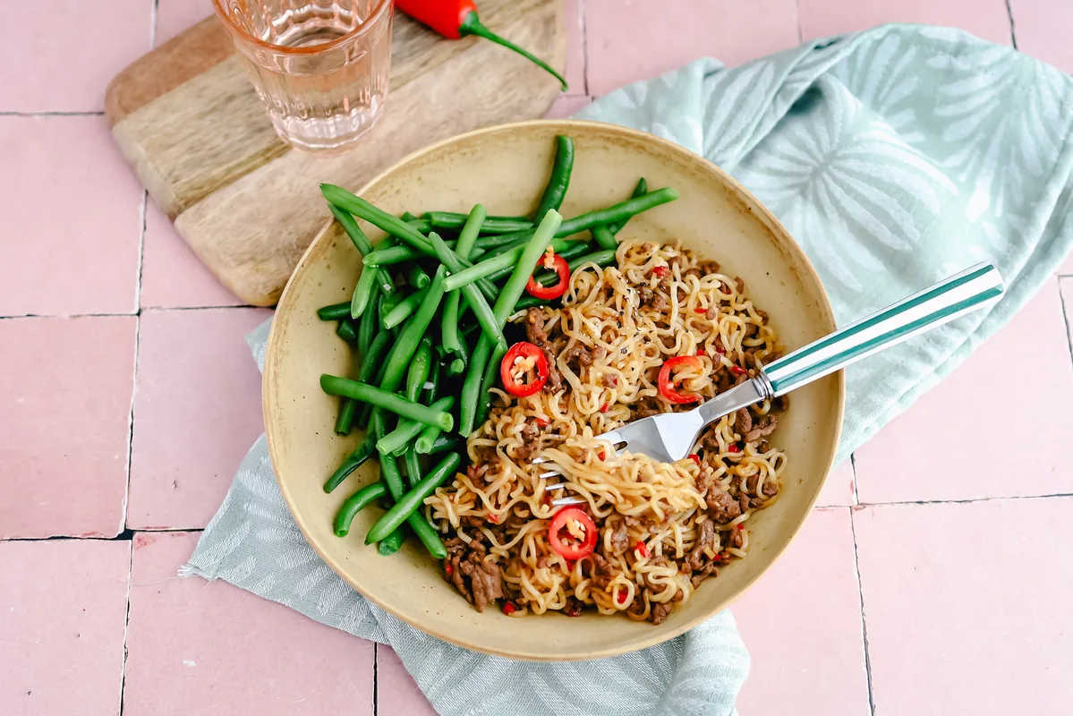 Noodles with Spicy Ground Beef & Green Beans