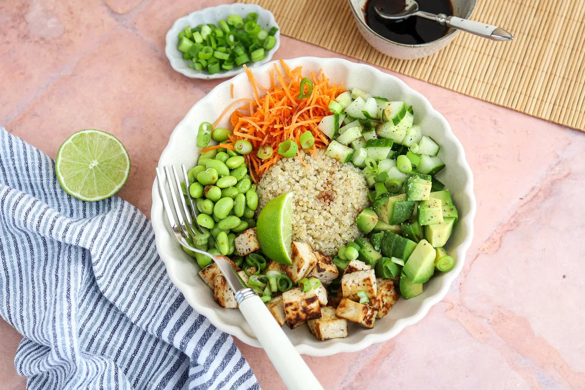 Poke Bowl with Quinoa, Tofu, Avocado & Edamame