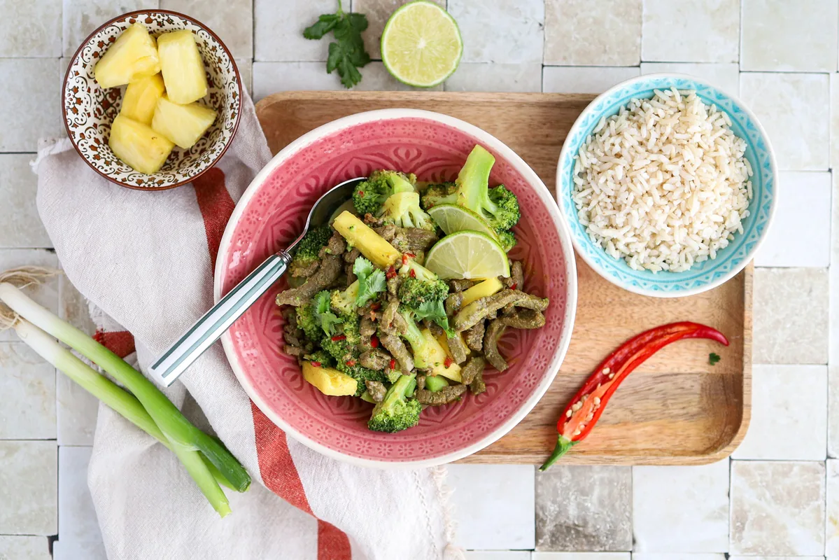 Quick beef stew with pineapple