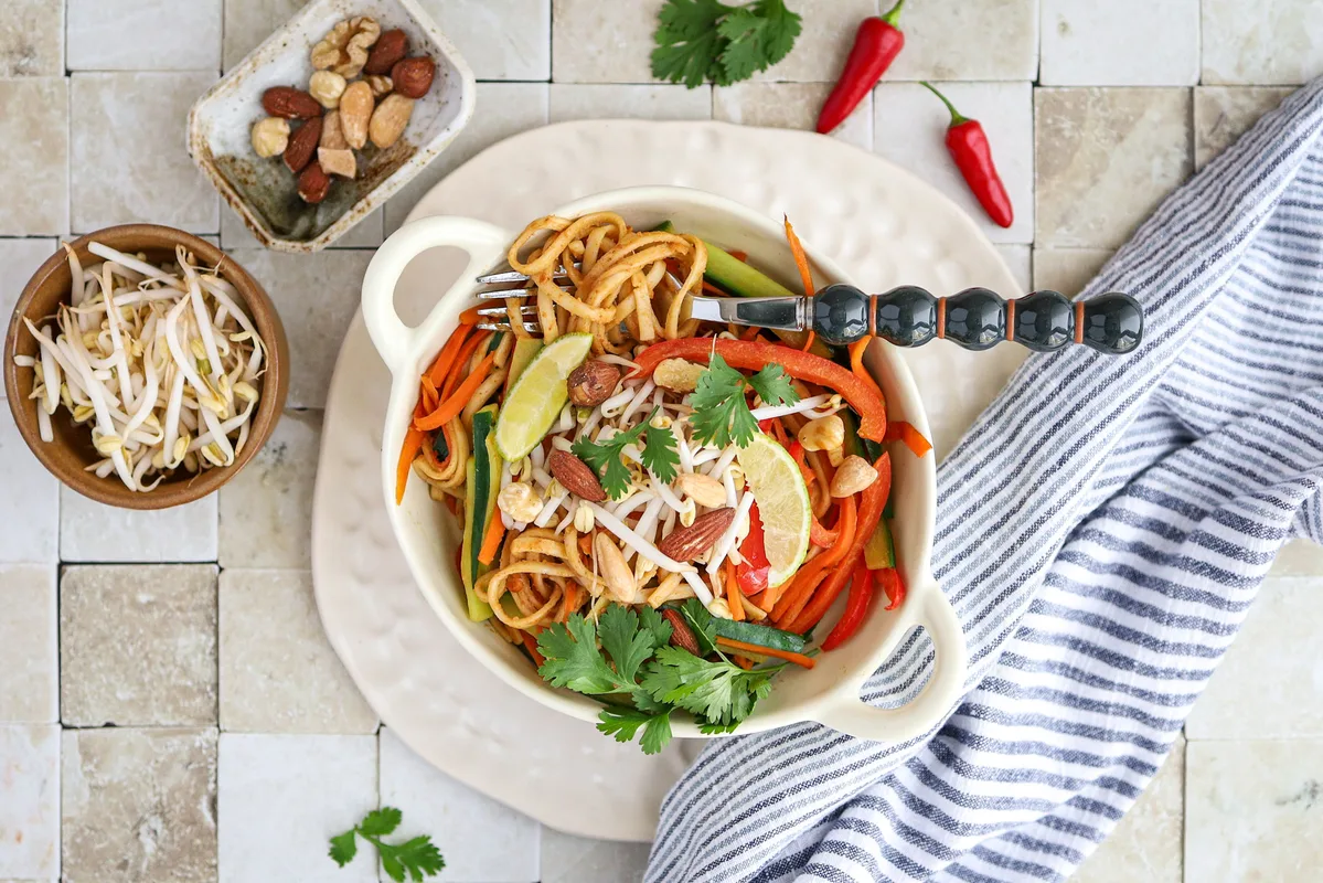 Ramen with Bell Pepper, Carrot & Cucumber