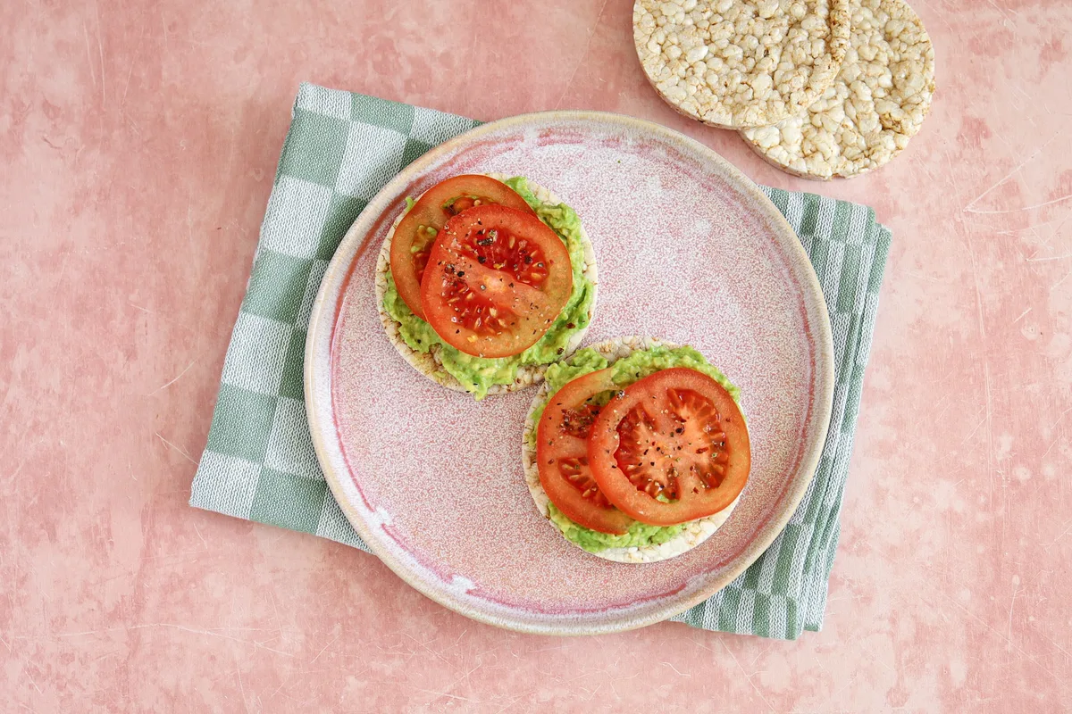 Rice Cakes with Avocado & Tomato
