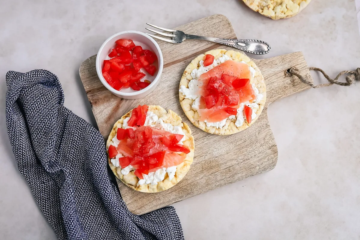 Rice Cakes with Cottage Cheese & Smoked Salmon