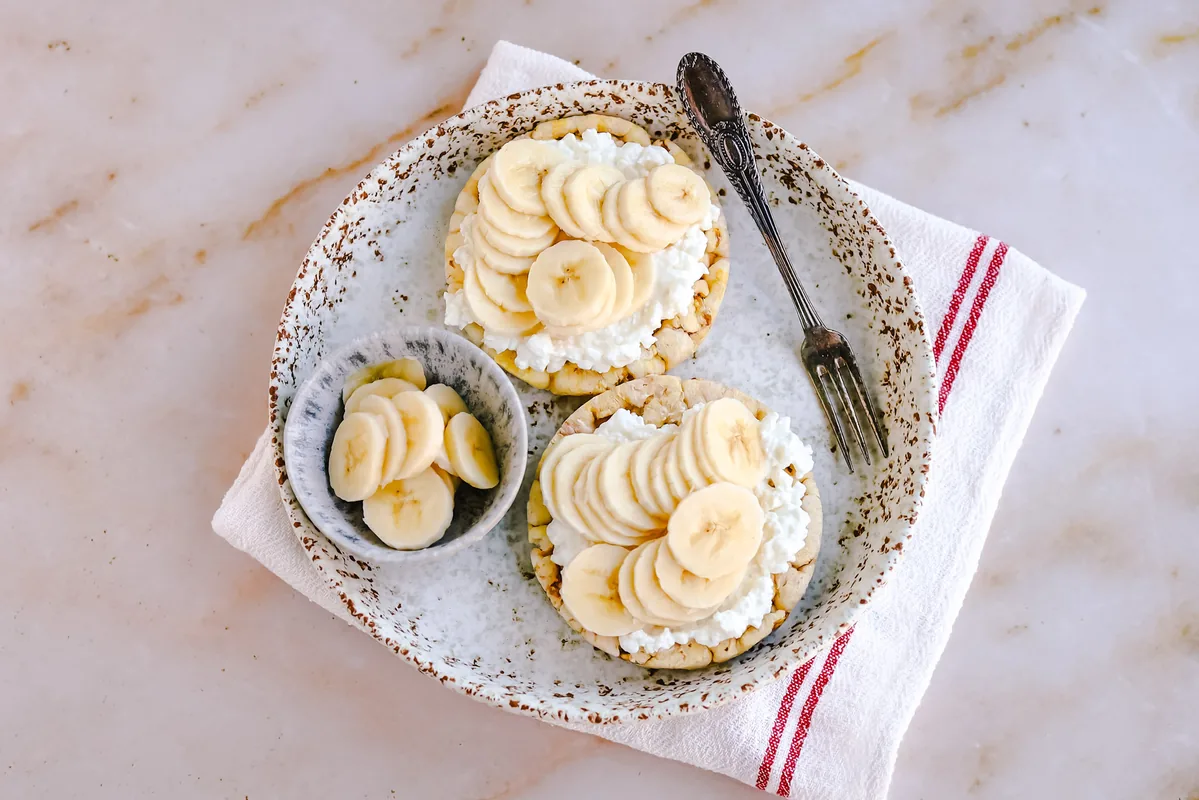 Rice Cakes with Cream Cheese & Banana