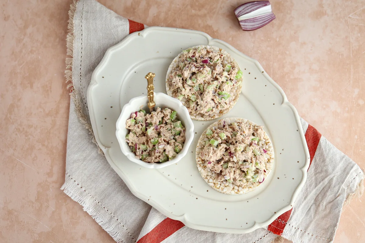 Rice Cakes with Tuna Salad