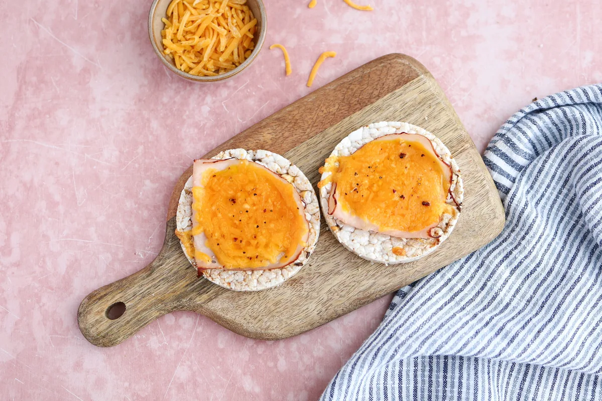 Rice Cakes with Turkey Breast & Cheese
