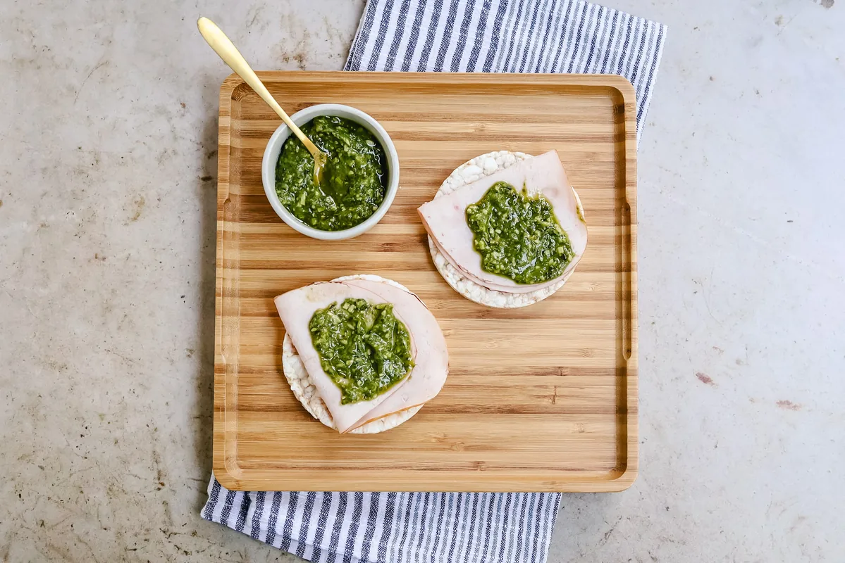Rice Cakes with Turkey Breast & Pesto