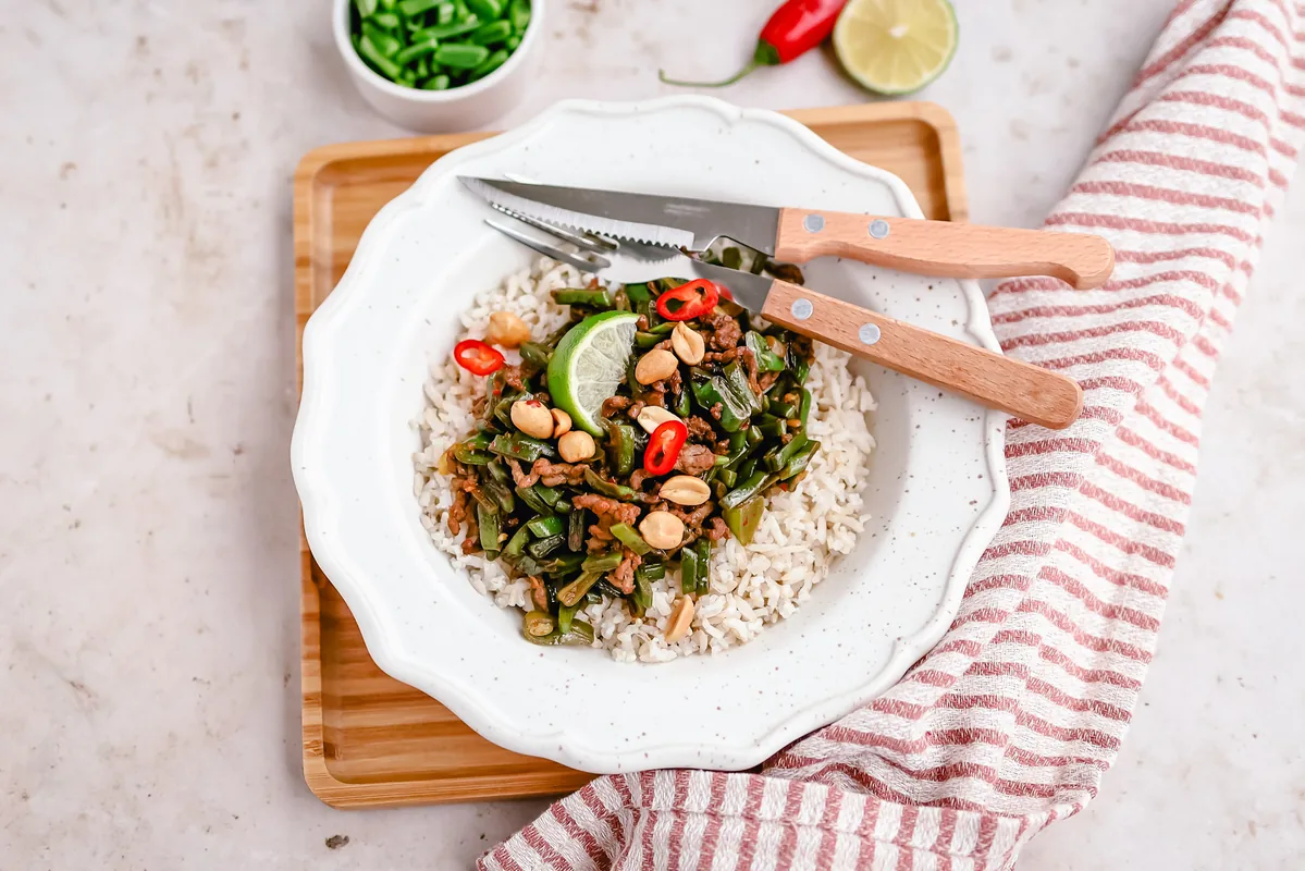 Rice with Spicy Ground Beef & Green Beans