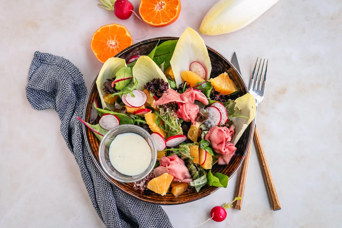 Roast beef salad with orange & radishes
