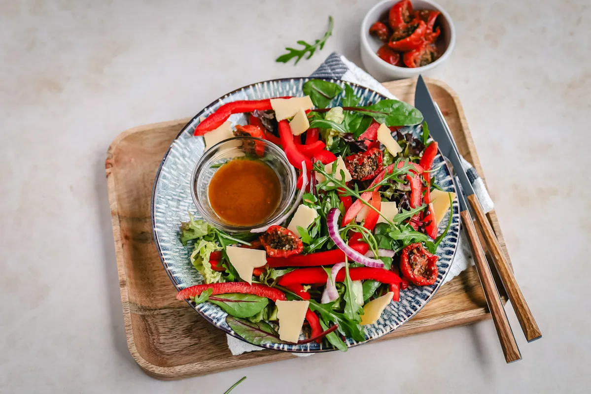 Salad with Bell Pepper & Cheese