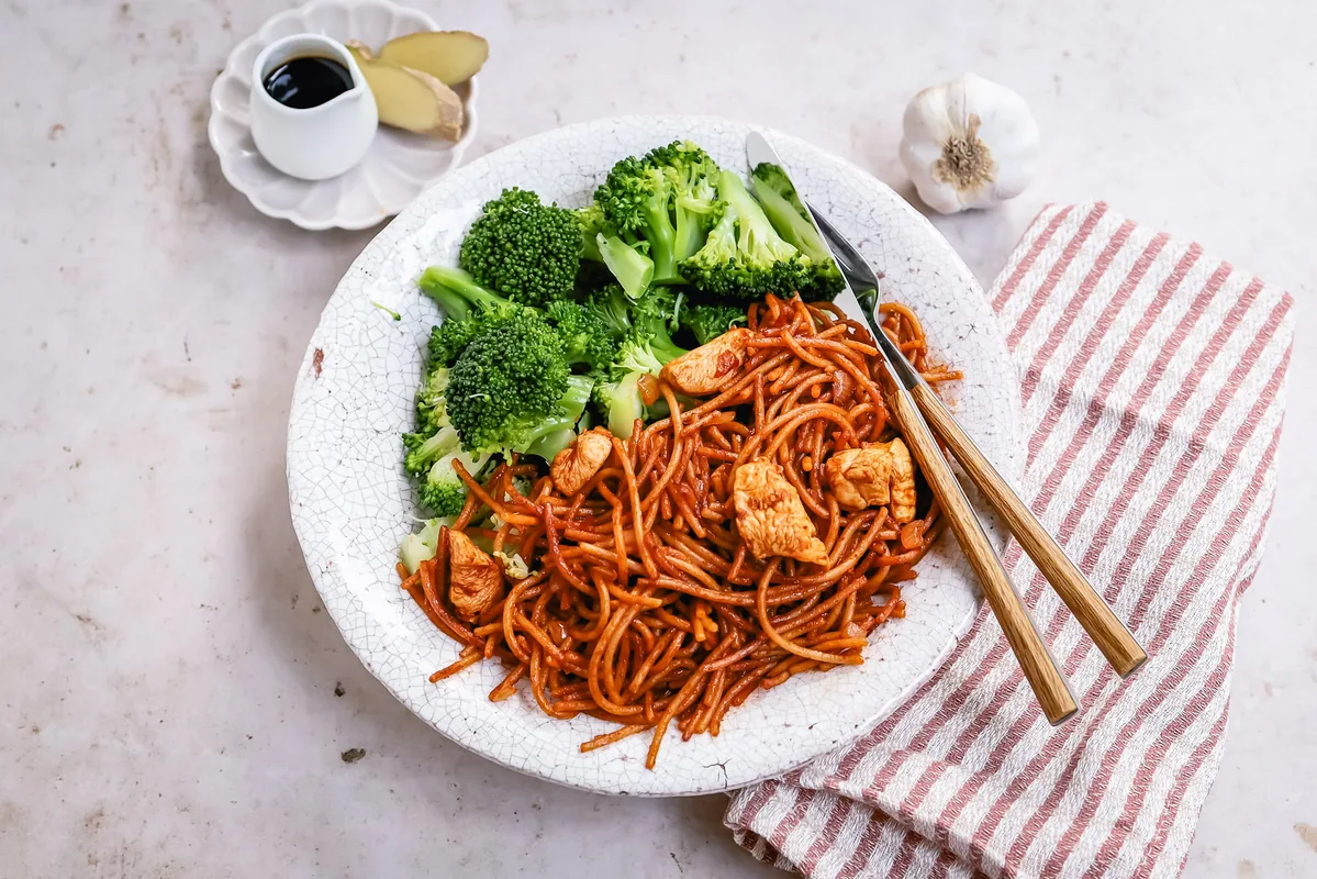 Spaghetti Bami with Chicken & Broccoli