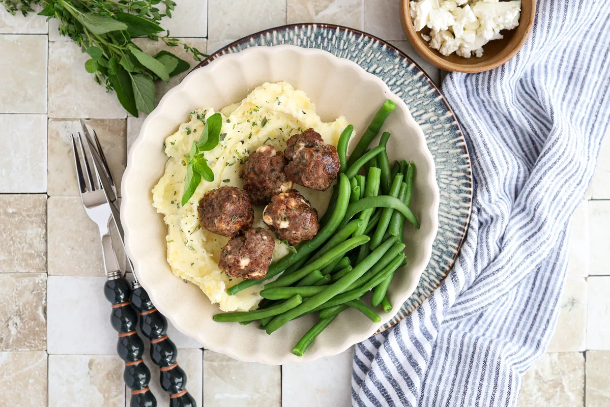 Spicy meatballs with green beans & herb mashed potatoes