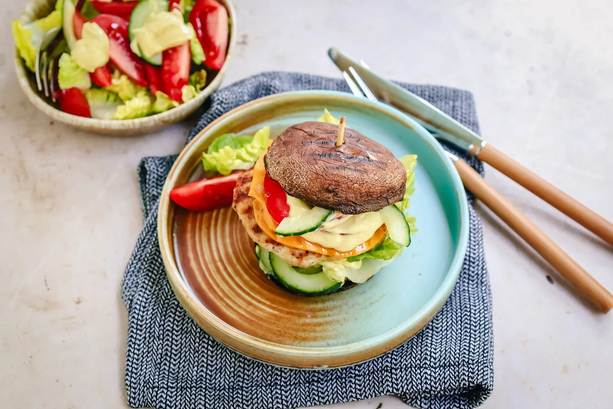 Turkey burger with portobello ‘bun’ & fresh side salad