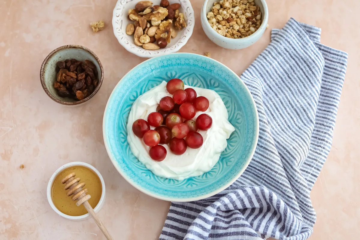 Yogurt with Granola, Grapes, Raisins & Honey